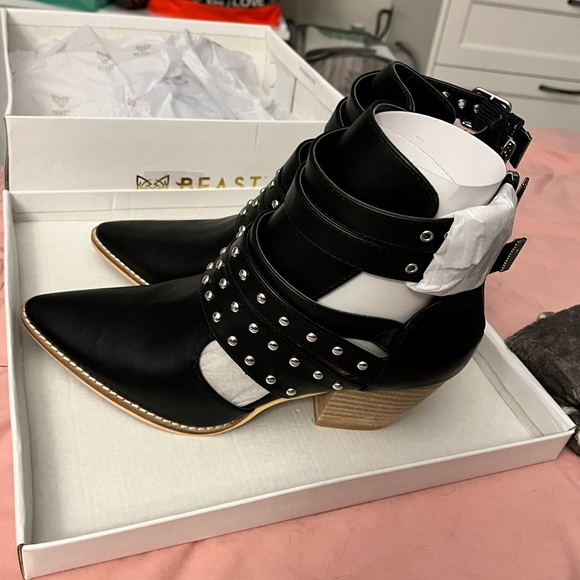 NWT Beast fashion cutout boots - Picture 5 of 8